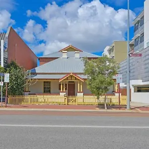 Emu Backpackers - Note - Valid Passport Required For Check In , Perth Australien