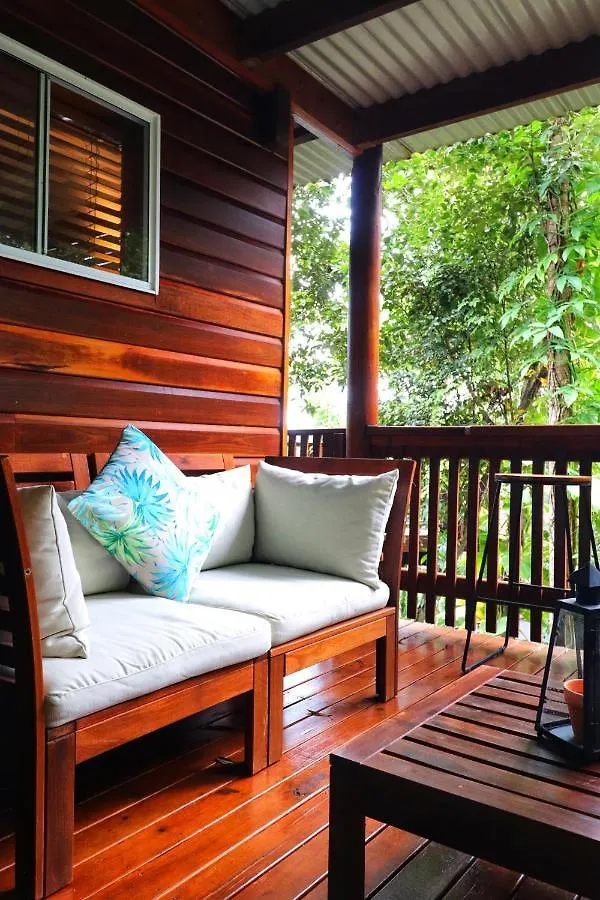 Whitsundays Bnb Retreat Airlie Beach Bed & Breakfast