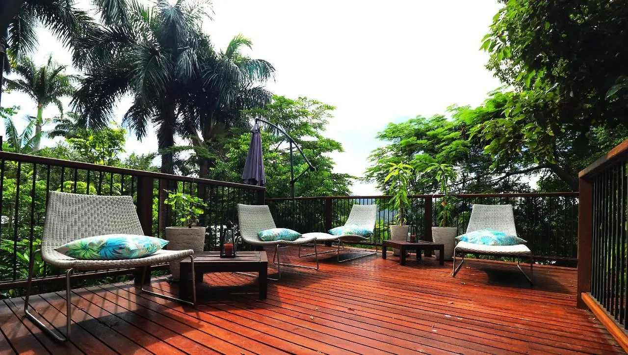 Whitsundays Bnb Retreat Airlie Beach Bed & Breakfast